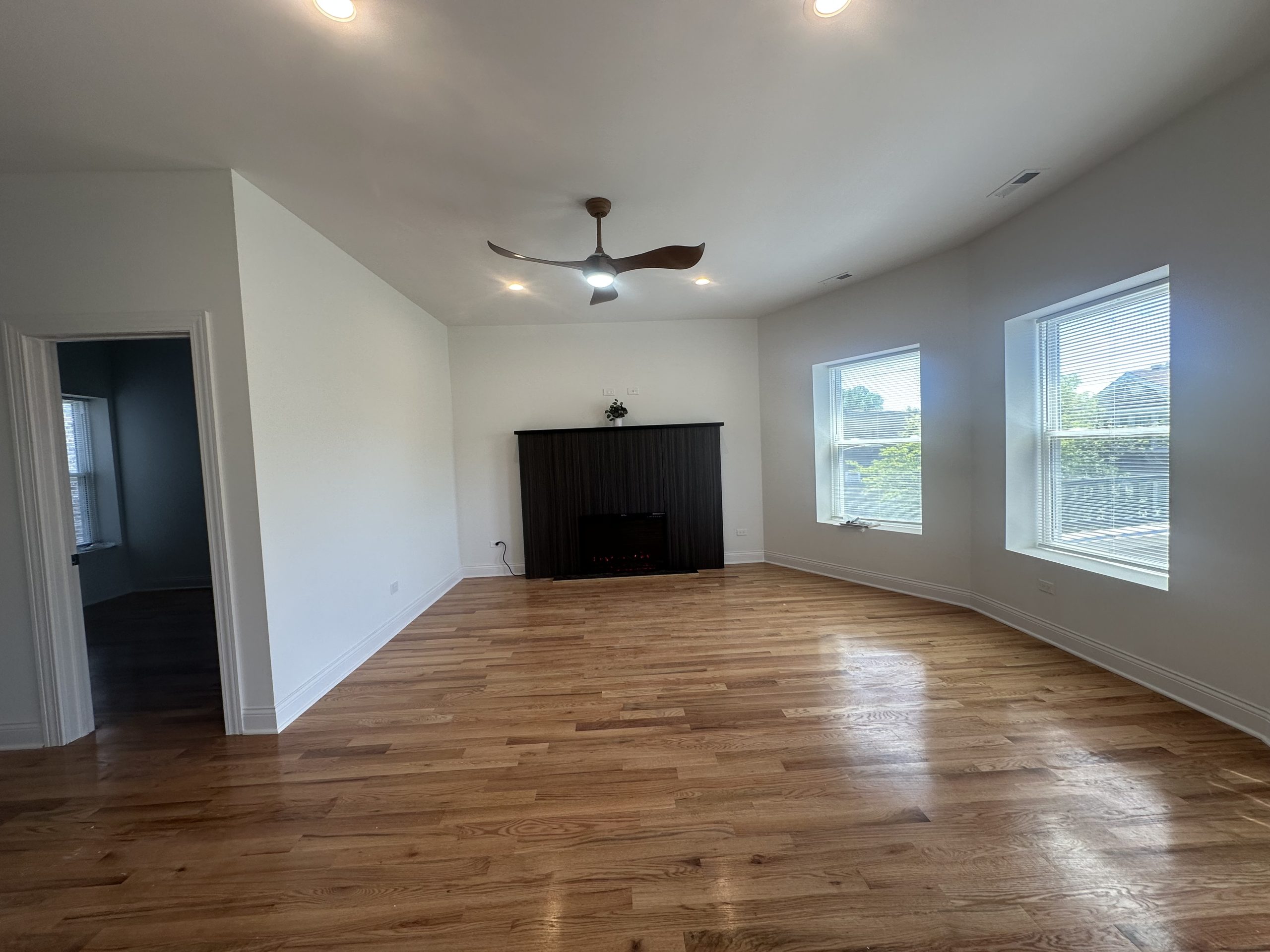 5676-3familyroom 5676-3familyroom